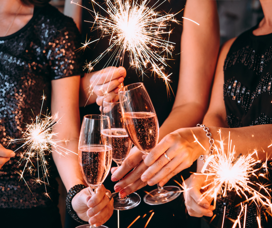 Milyen italok passzolnak az adott ünnepi eseményekhez? Karácsony, szilveszter, céges bulik - Pezsgő