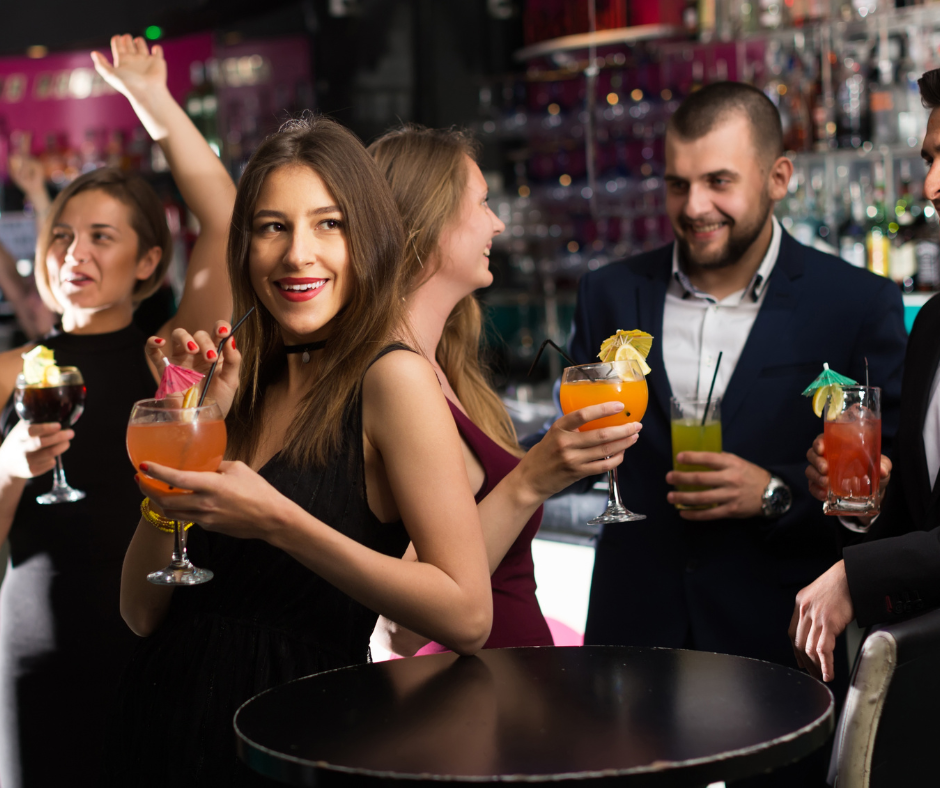 Milyen italok passzolnak az  ünnepi eseményekhez? Céges összejövetelek, karácsony, szilveszter - Koktélok, alkoholos italok